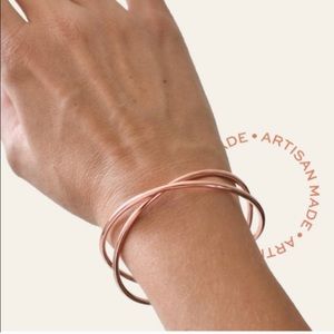 Tribe Alive : rose gold criss cross bracelet